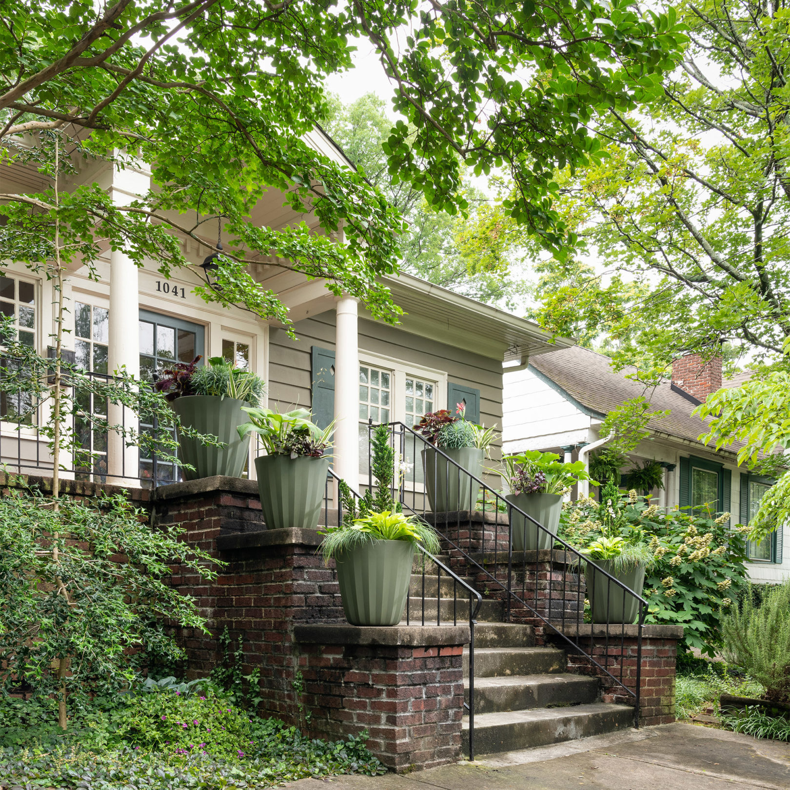 Home Entry Steps with Pleat Planters